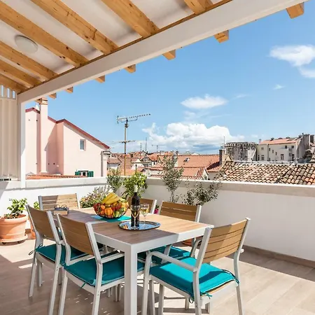 Luxury Terrace Among The Old Rooftops Next To Diocletian's Palace Apartment