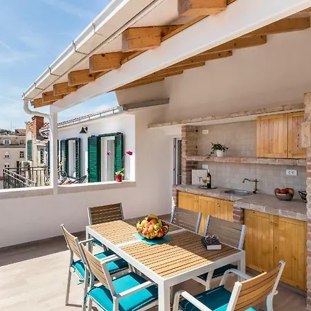 Luxury Terrace Among The Old Rooftops Next To Diocletian's Palace Apartmán Split