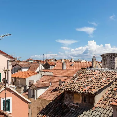 Luxury Terrace Among The Old Rooftops Next To Diocletian's Palace Апартаменты